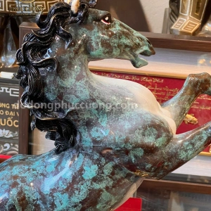 Tượng ngựa bằng đồng xanh