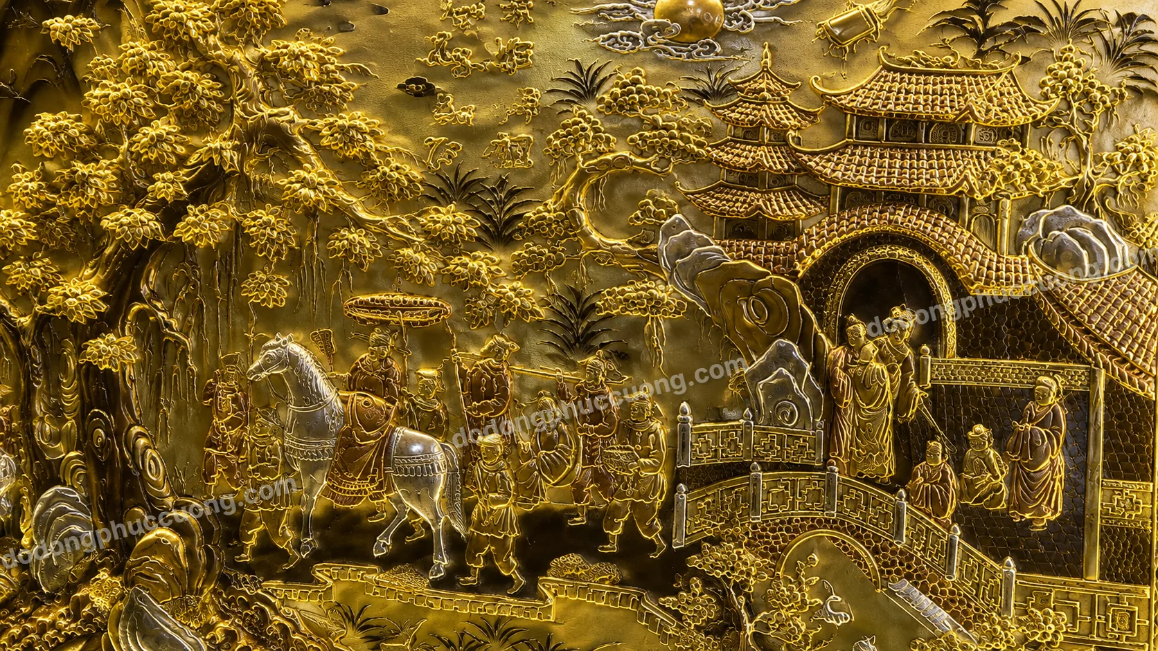 Tranh đồng phong thủy dát vàng 24k Vinh quy bái tổ